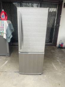 Panasonic fridge refrigerator peti sejuk peti ais