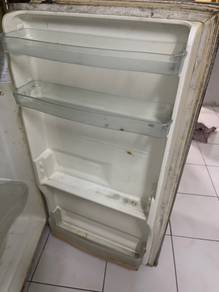 peti sejuk sharp