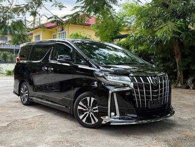Toyota Alphard SC in KLCC, KUL