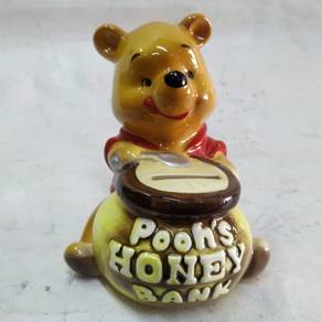Disney Winnie the Pooh - Pooh's Honey Bank Statue