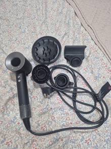 dyson supersonic hair dryer like new