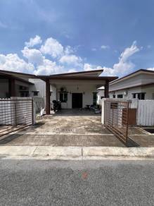 Semi-Detached House For Sale in Jenjarom,SGR