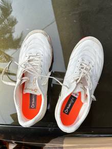 Kasut Futsal Ortuseight
