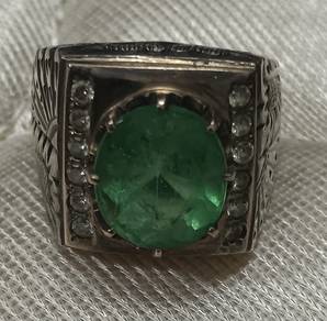 Cincin Batu Zamrud