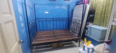 Vintage / antique metal bed frame