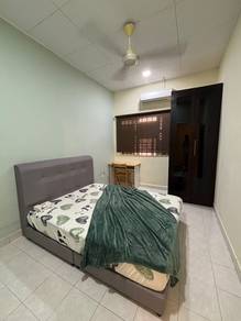 Room in Bandar Bukit Tinggi, SGR