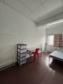Room in Parit Buntar, PRK