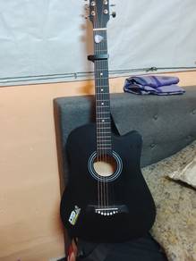 Guitar Untuk dijual.. Guna tak sampai setahun