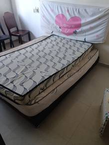 queens bed& mattress
