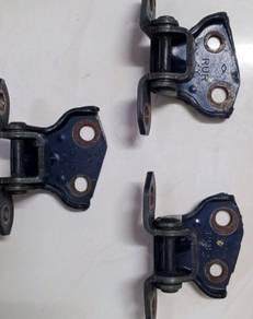 Nissan A.D Resort - Car Door Hinges 