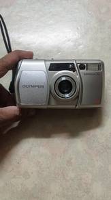Olympus Superzoom 76s 

