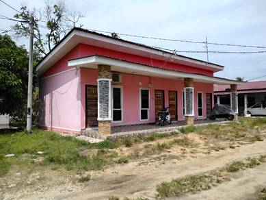 Room in Lumut, PRK