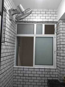 Tingkap Dapur/Balcony Aluminum & Kaca