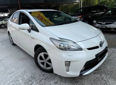 Toyota Prius LUXURY (HYBRID) in Desa Petaling, KUL