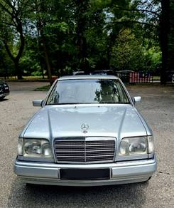 Mercedes Benz E280 280 (CKD) in Taman Tun Dr Ismail, KUL
