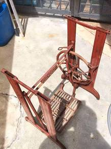 mesin jahit / sewing machine