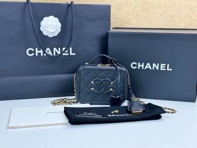 [SALES] Chanel Small CC Filigree Vanity Case