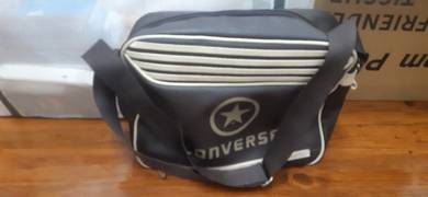 Converse Original Sling/Messenger Bag – Black