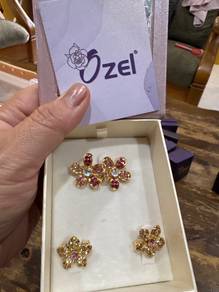 OZEL Crystal Flower Baby Brooch Preloved with Box