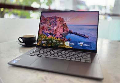 Lenovo Yoga Slim 7i Aura Edition - Under Warranty