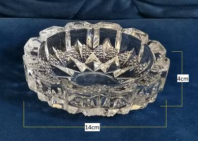 Heavy Cut-Glass Ashtray. Bekas habuk Rokok Kaca