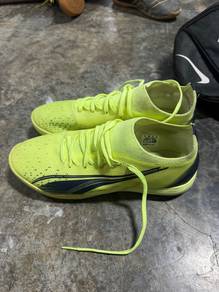 Futsal shoes