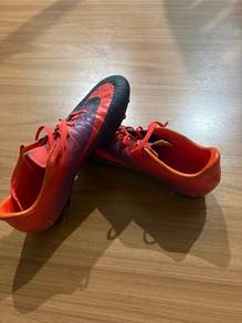 Boot Nike ( Size UK 8)