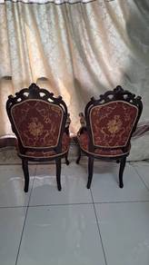 1 classic wood chairs Good condition