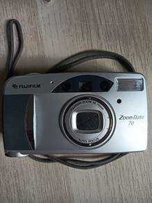 Fujifilm Zoom Date 70 — Vintage 35mm Film Camera