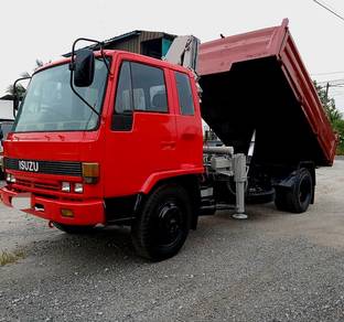 Lori isuzu crane tipper