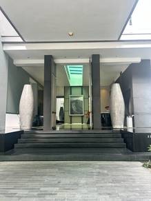 Condominium For Rent in Hampshire Place
