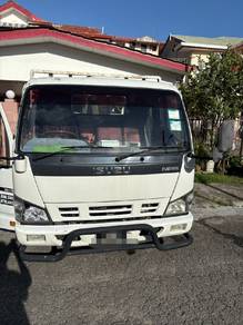 Isuzu NPR66 