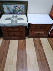 Side Table / Meja Sisi