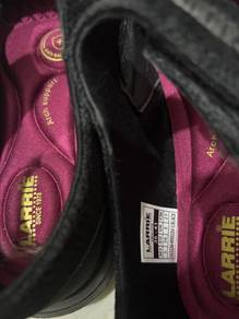 LARRIE Casual Shoes