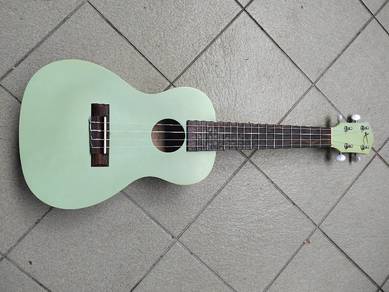 seven tones 24"ukulele