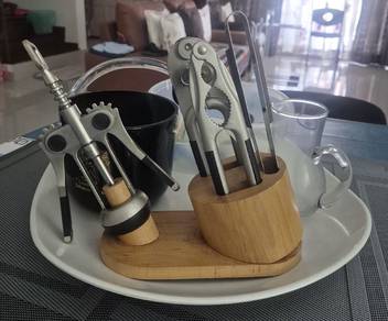 Barware set & wine taps etc