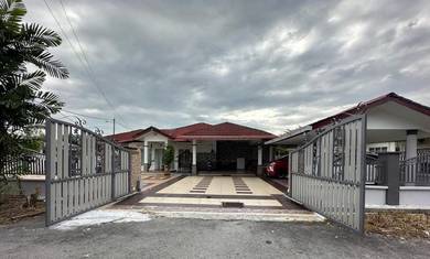 Bungalow House For Sale in Jenjarom,SGR