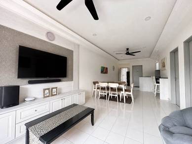Apartment For Sale in Molek Ria