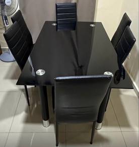 Dining table for sell