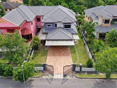 Semi-Detached House For Sale in Shah Alam,SGR