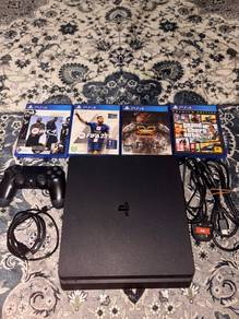 Play Station 4 Slim