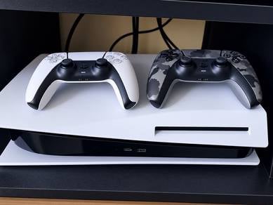 PS5 with LG UltraGear 27GL650F-B 27” Gaming Monito