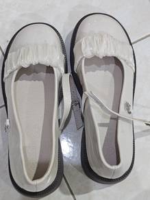 ladies leather shoes 