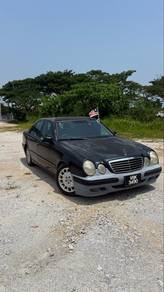 Mercedes Benz E240 240 AVANTGARDE (CKD) in Melaka Tengah, MLK