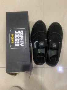 non slippery shoes black