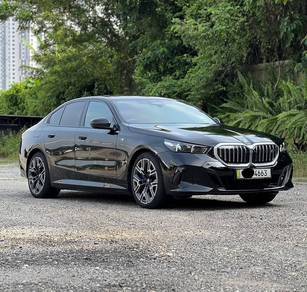 BMW i5 EDRIVE40 M SPORT in Old Klang Road, KUL