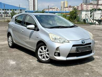 Toyota Prius c (HYBRID) in Kuchai Lama, KUL