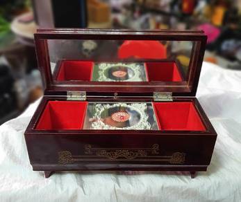 vintage westland co. feerings black jewe flowers m