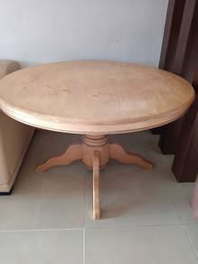 Meja Makan Bulat 