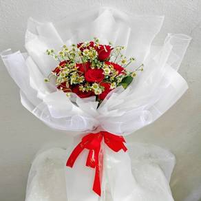 Fresh Rose & Chamomile Hand Bouquet